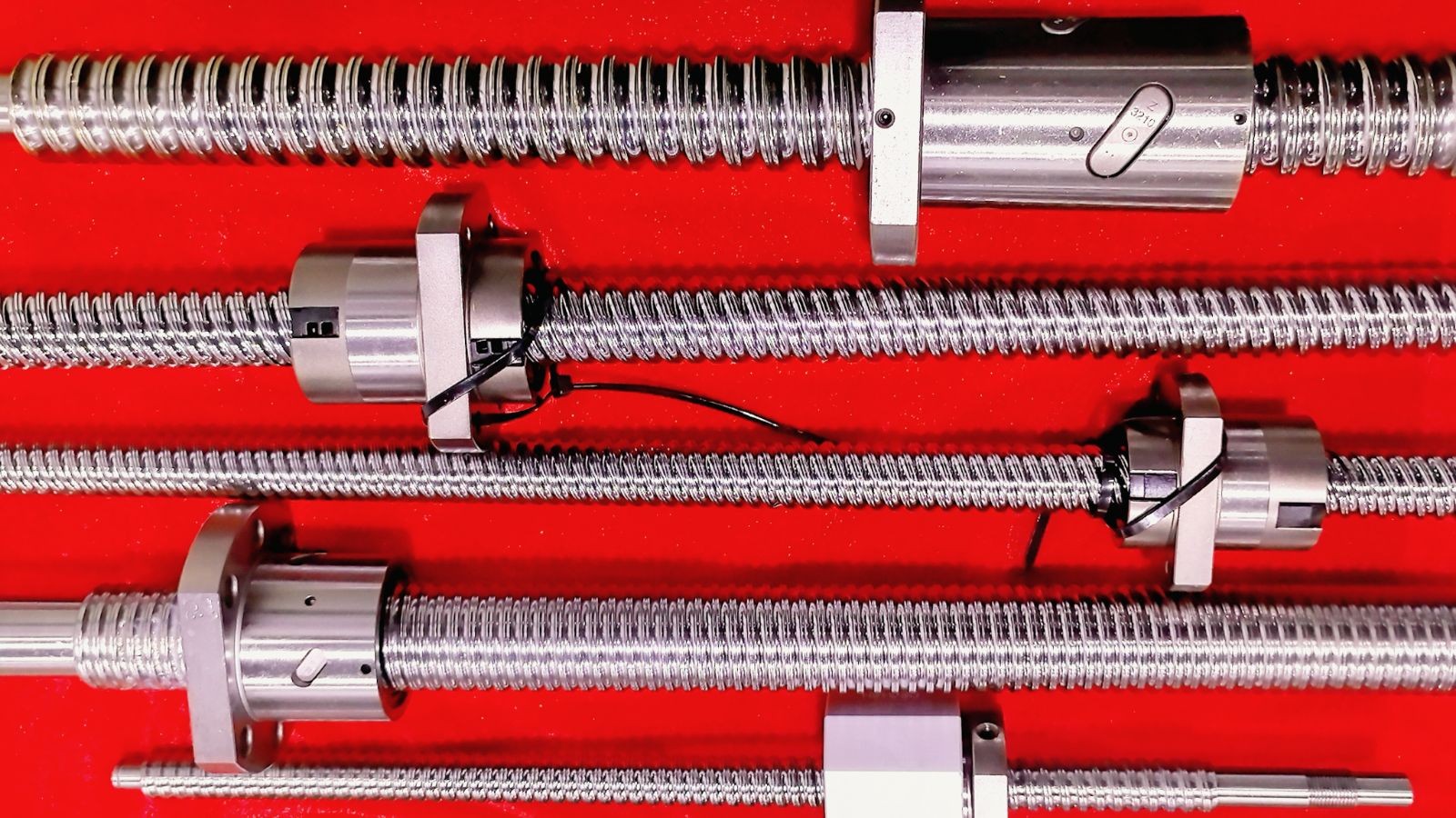 COTV全球直播-丽水市恒城轴承有限公司专业生产直线光轴、滚珠丝杆支撑座、双轴心导轨系列、线性导轨系列、直线滑动单元滑块、圆柱直线导轨、直线轴承、杆端关节轴承、向心关节轴承，等产品，欢迎大家光临！