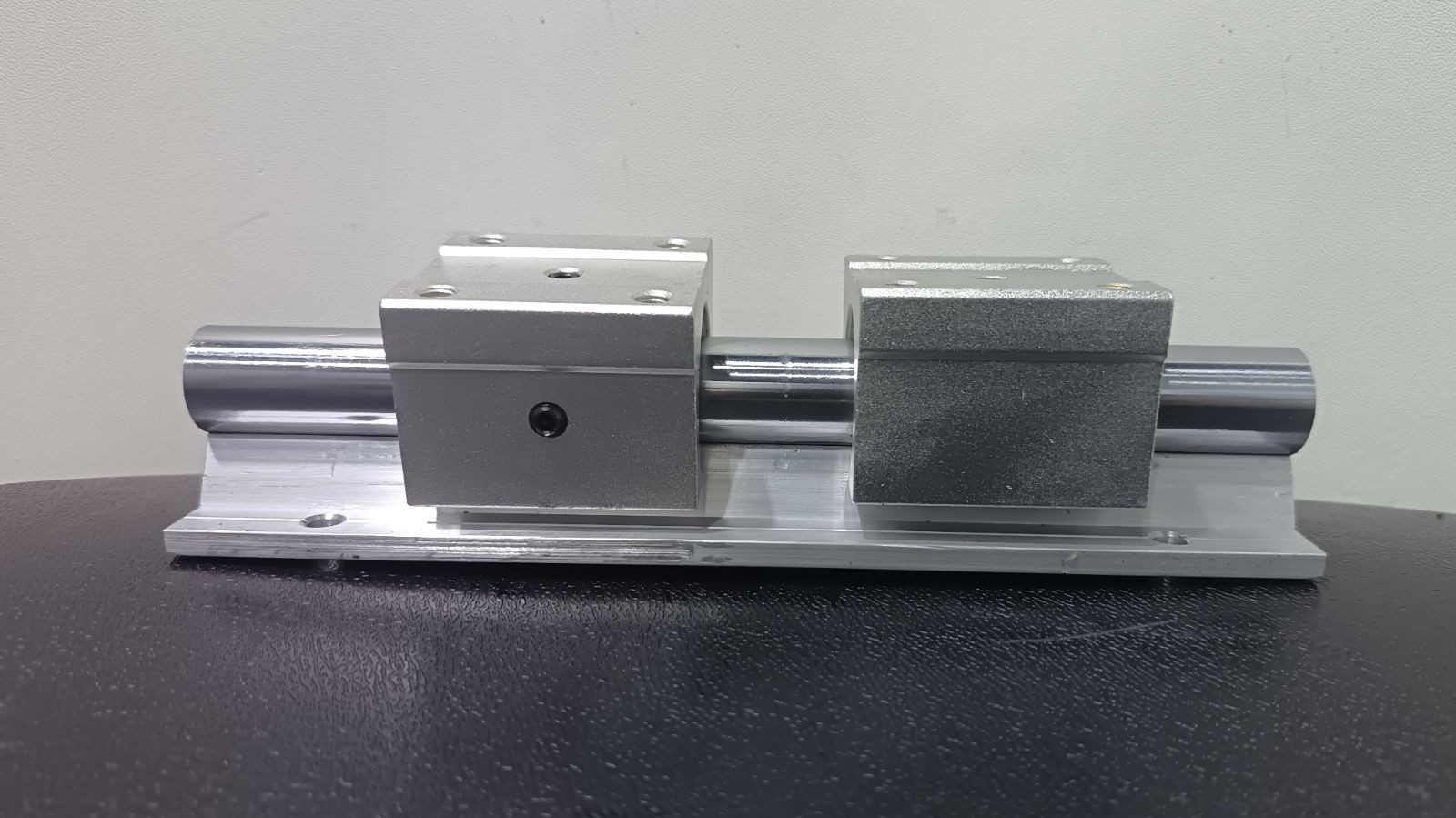 COTV全球直播-丽水市恒城轴承有限公司专业生产直线光轴、滚珠丝杆支撑座、双轴心导轨系列、线性导轨系列、直线滑动单元滑块、圆柱直线导轨、直线轴承、杆端关节轴承、向心关节轴承，等产品，欢迎大家光临！