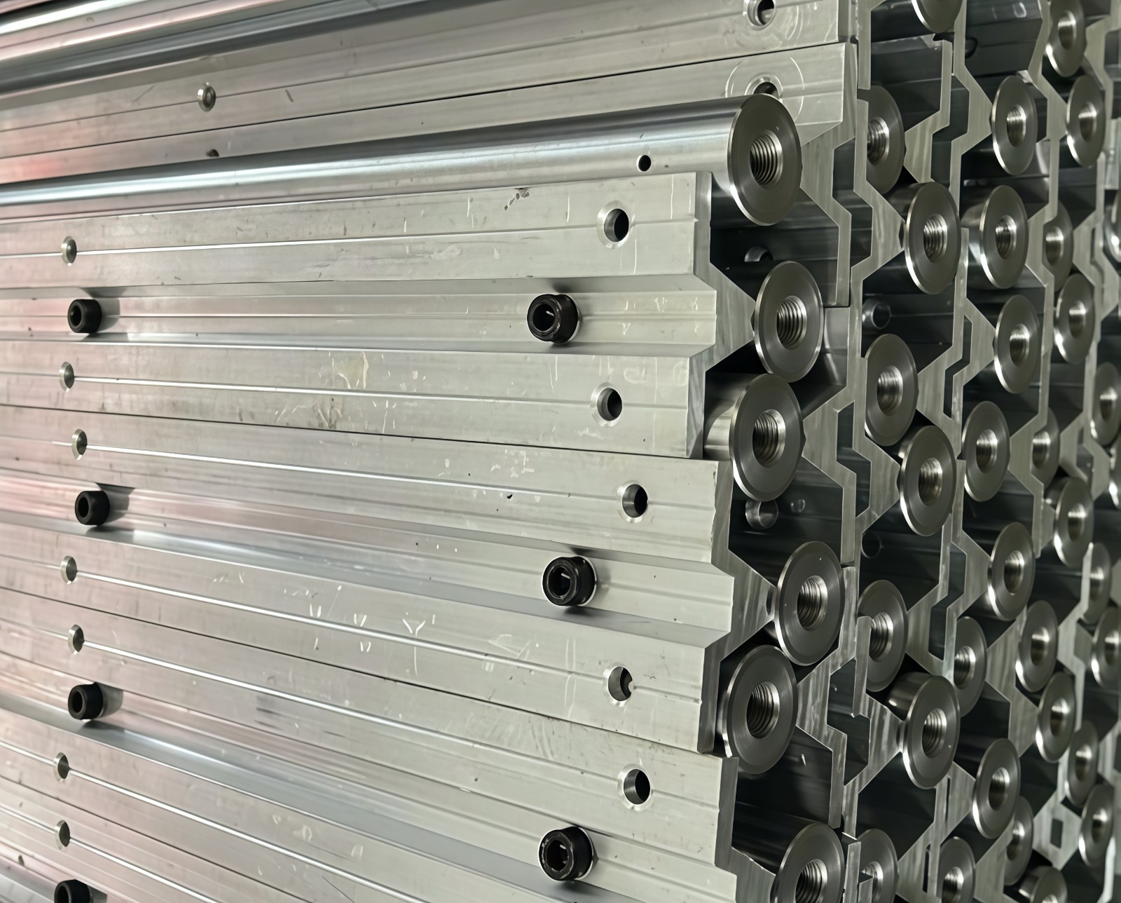 COTV全球直播-丽水市恒城轴承有限公司专业生产直线光轴、滚珠丝杆支撑座、双轴心导轨系列、线性导轨系列、直线滑动单元滑块、圆柱直线导轨、直线轴承、杆端关节轴承、向心关节轴承，等产品，欢迎大家光临！