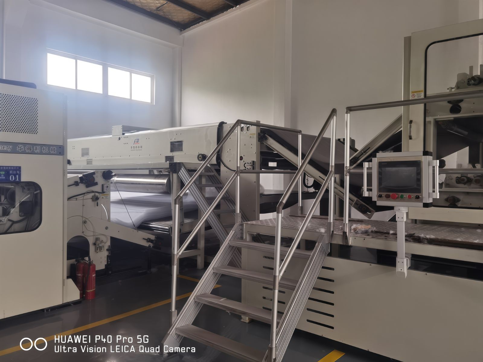 COTV全球直播-常熟市新力鞋材有限公司专业生产:抗静电无纺布中底、等劳保鞋材料；黑色、白色、灰色软硬毛毡、阻燃无纺布等汽车用毡及家居、家电用无纺布；黑白色帽衬用无纺布；特厚特硬等产品，欢迎大家光临！