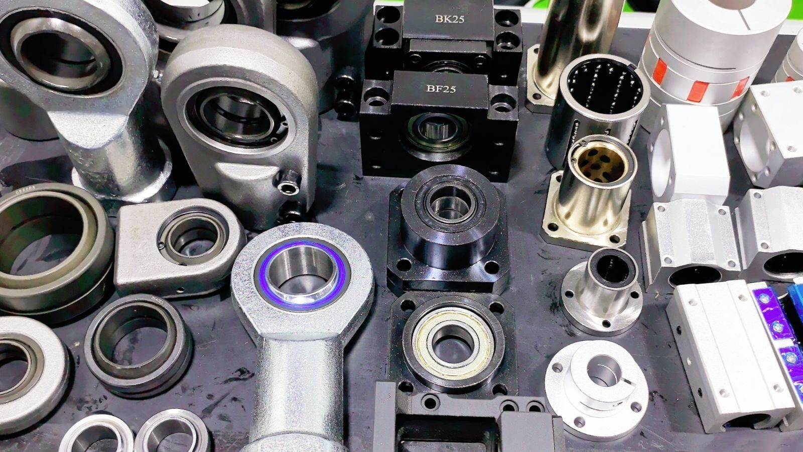 COTV全球直播-丽水市恒城轴承有限公司专业生产直线光轴、滚珠丝杆支撑座、双轴心导轨系列、线性导轨系列、直线滑动单元滑块、圆柱直线导轨、直线轴承、杆端关节轴承、向心关节轴承，等产品，欢迎大家光临！