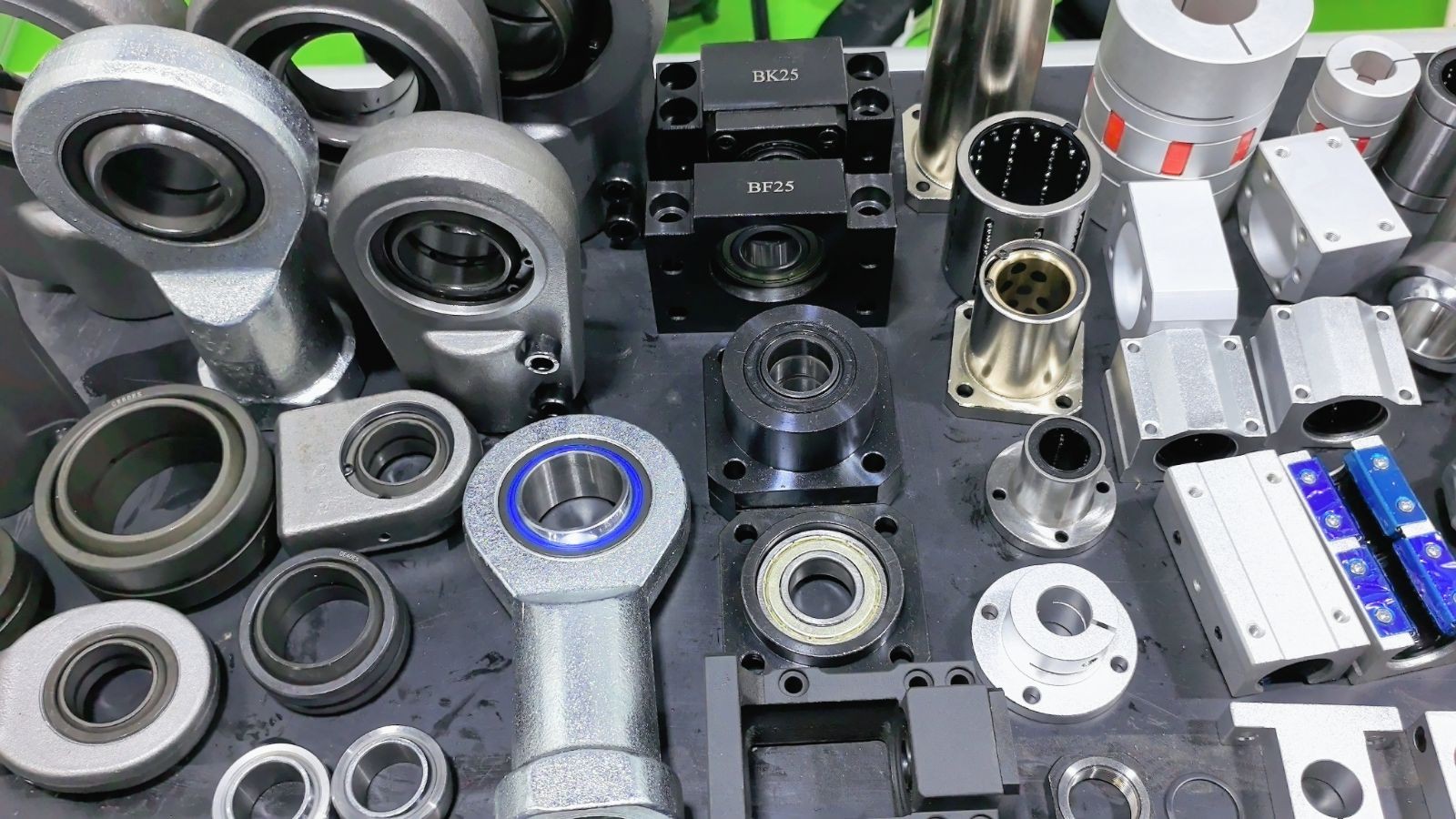 COTV全球直播-丽水市恒城轴承有限公司专业生产直线光轴、滚珠丝杆支撑座、双轴心导轨系列、线性导轨系列、直线滑动单元滑块、圆柱直线导轨、直线轴承、杆端关节轴承、向心关节轴承，等产品，欢迎大家光临！