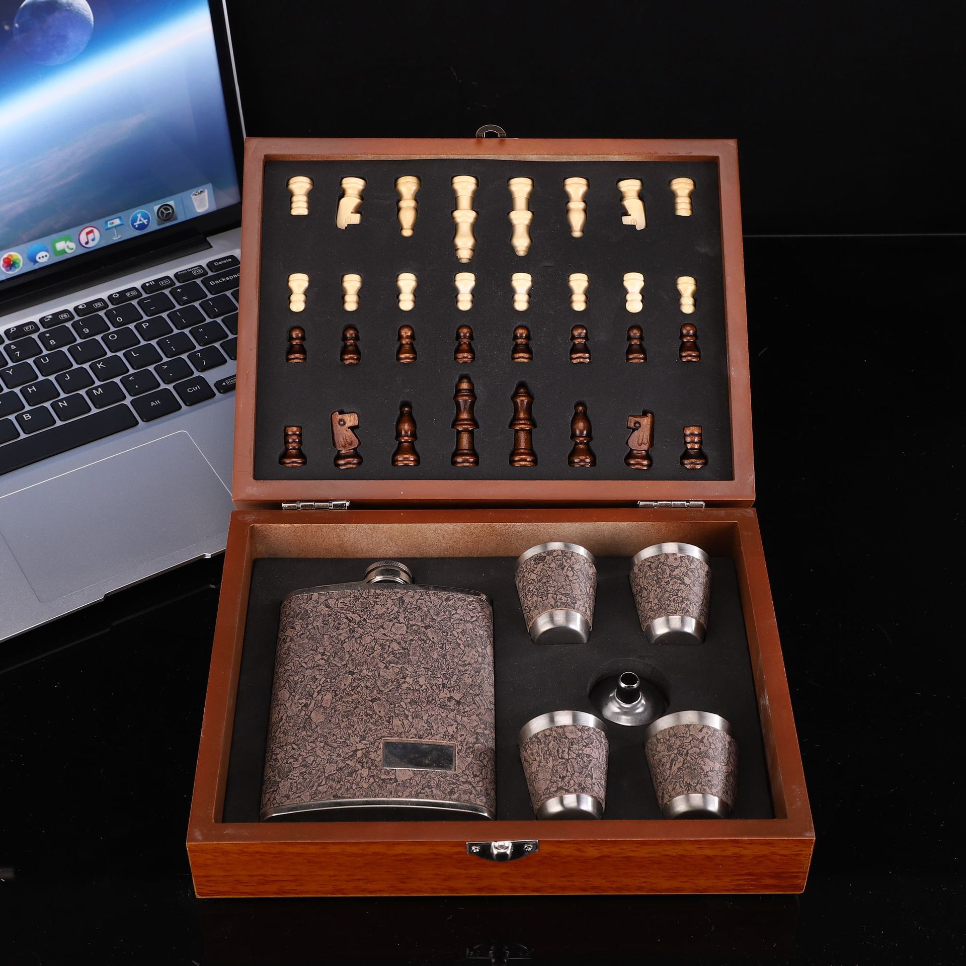 COTV全球直播-永康市顺丰不锈钢制品厂专业生产:各种不锈钢酒壶、工艺品不锈钢酒壶、各种不锈钢酒杯系列饮品用具等产品，欢迎大家光临！