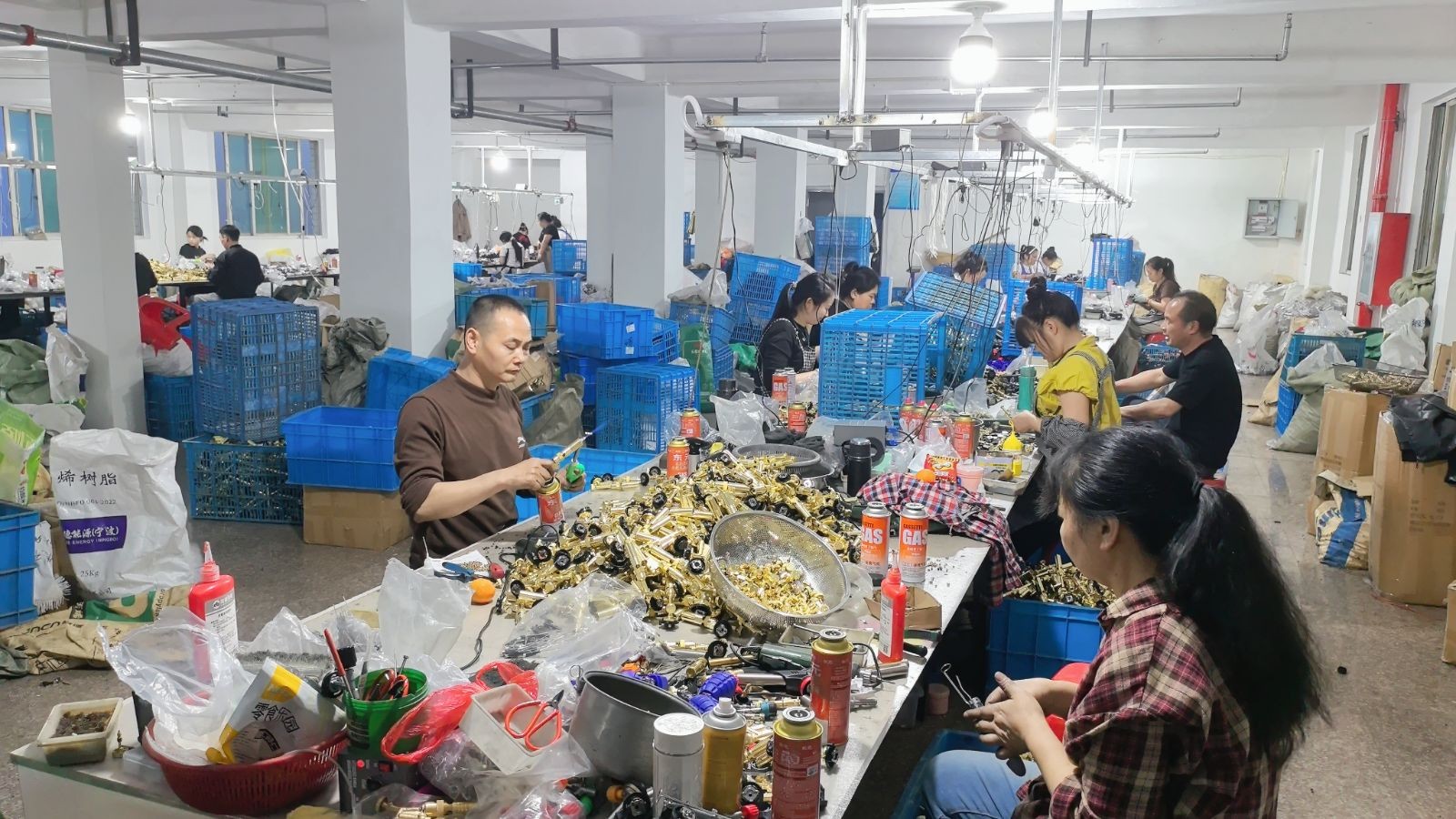 COTV全球直播-温州荣山科技有限公司专业生产: 各种喷枪、电弧、卡子炉、点火枪等产品；广泛应用于酒店、企事业食堂、家庭以及户外野炊等领域，款式多样，现货供应，欢迎大家光临！