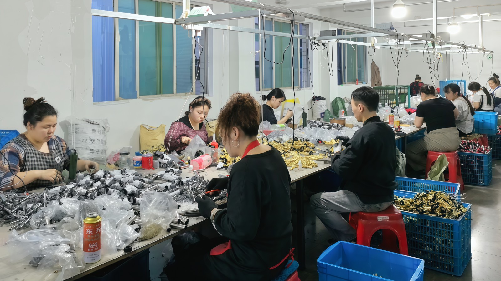 COTV全球直播-温州荣山科技有限公司专业生产: 各种喷枪、电弧、卡子炉、点火枪等产品；广泛应用于酒店、企事业食堂、家庭以及户外野炊等领域，款式多样，现货供应，欢迎大家光临！