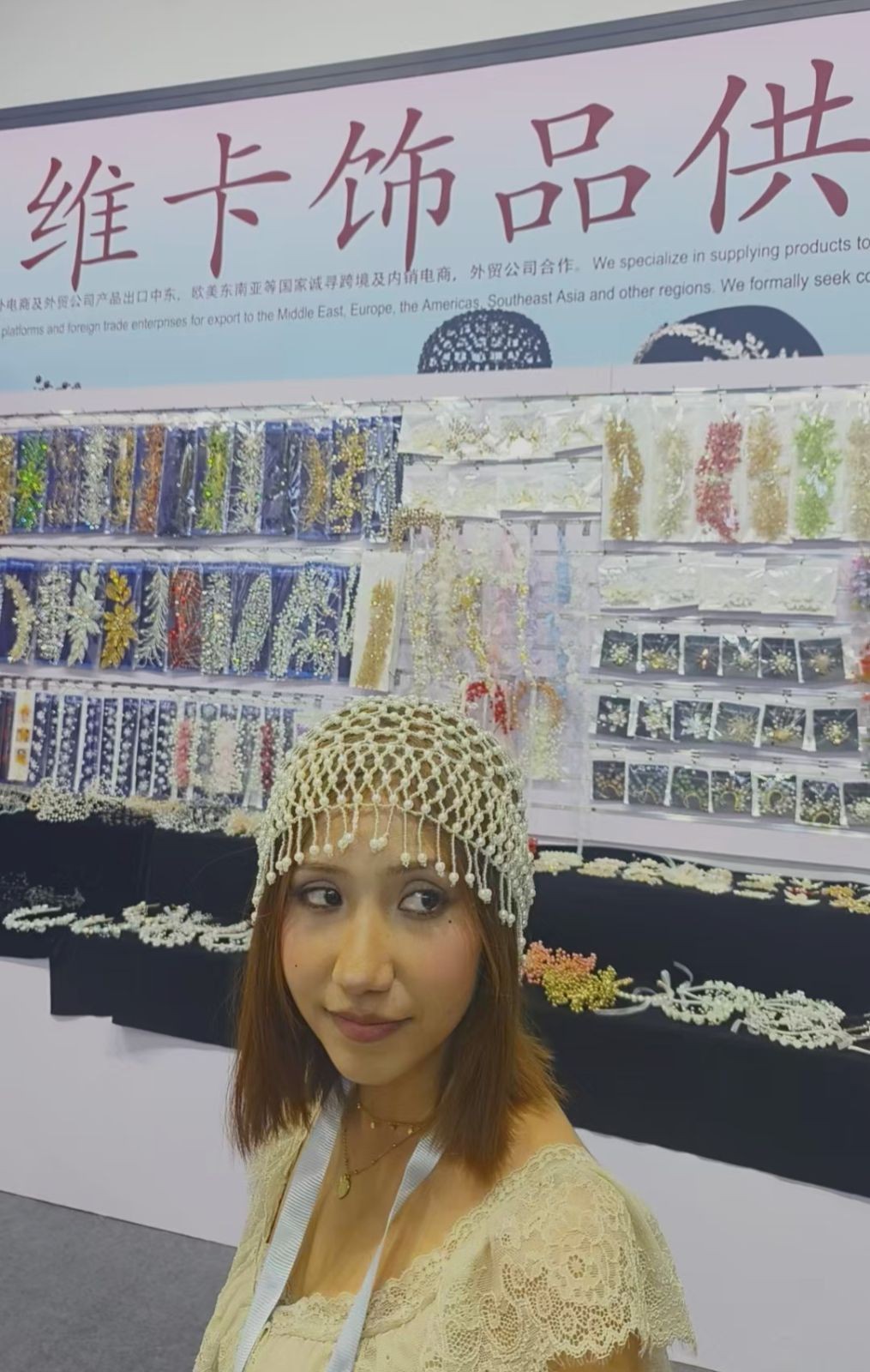COTV全球直播-东阳市维卡饰品有限公司专业生产：新娘头带、发梳、腰带、手棒花、胸花、鞋花、服装辅料等产品；设计时尚、做工精制，款式多样，欢迎大家光临！