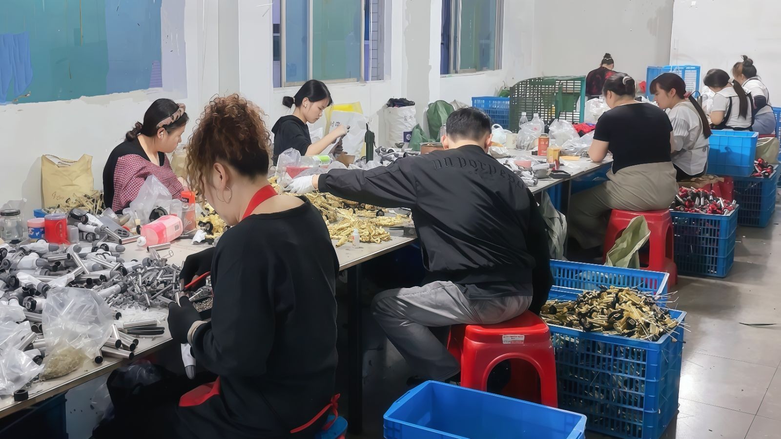 COTV全球直播-温州荣山科技有限公司专业生产: 各种喷枪、电弧、卡子炉、点火枪等产品；广泛应用于酒店、企事业食堂、家庭以及户外野炊等领域，款式多样，现货供应，欢迎大家光临！