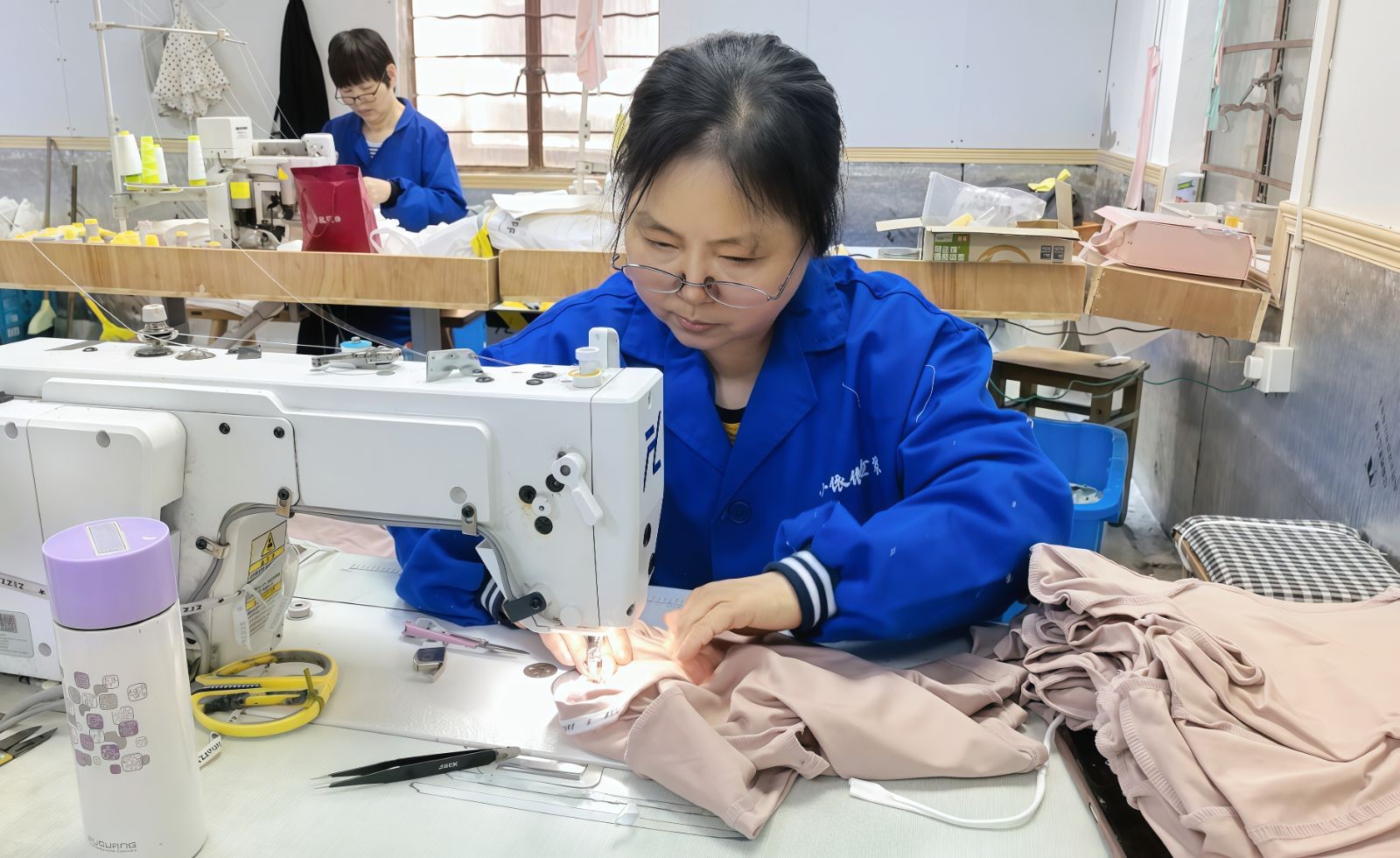 COTV全球直播-杭州天婷缘实业有限公司旗下杭州萧山党湾小依依服装厂专业研发生产：“Zizipuff仔仔泡芙”品牌系列针织童装、纺织童装，包括牛仔童装及各种全棉童装系列产品，源头工厂，欢迎大家光临！