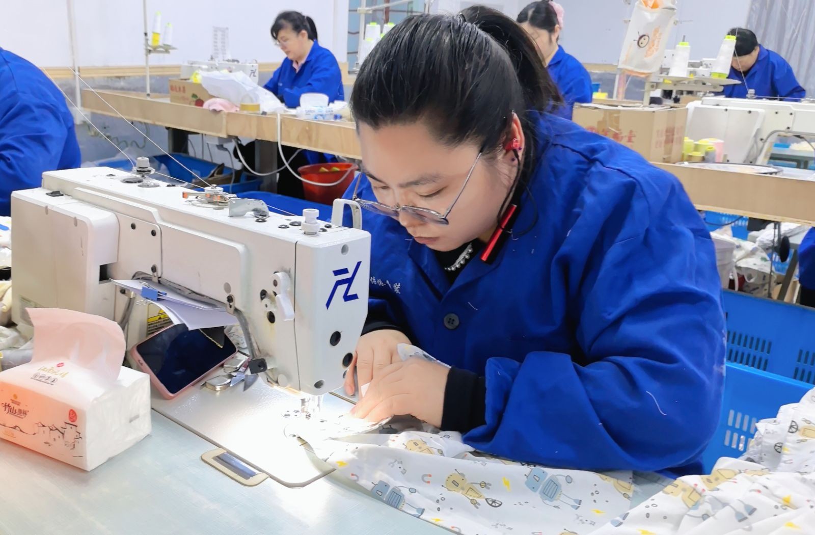 COTV全球直播-杭州天婷缘实业有限公司旗下杭州萧山党湾小依依服装厂专业研发生产：“Zizipuff仔仔泡芙”品牌系列针织童装、纺织童装，包括牛仔童装及各种全棉童装系列产品，源头工厂，欢迎大家光临！