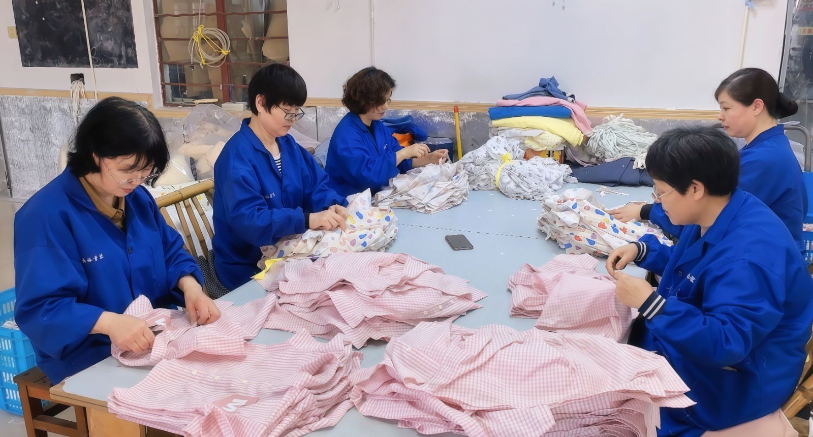 COTV全球直播-杭州天婷缘实业有限公司旗下杭州萧山党湾小依依服装厂专业研发生产：“Zizipuff仔仔泡芙”品牌系列针织童装、纺织童装，包括牛仔童装及各种全棉童装系列产品，源头工厂，欢迎大家光临！