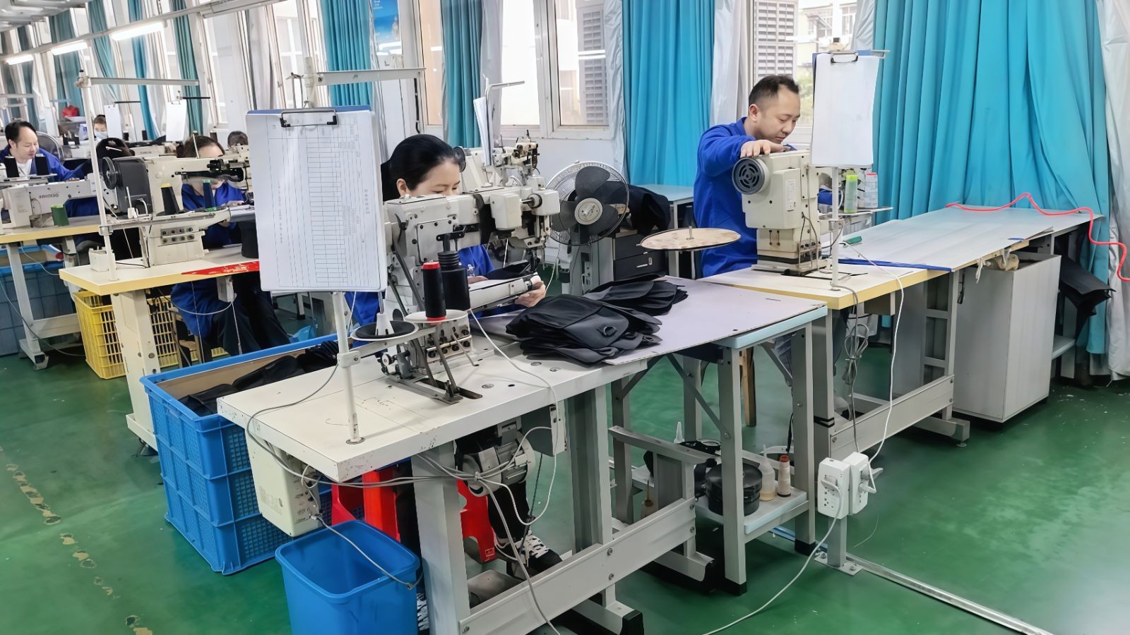 COTV全球直播-温州市文舟商务礼品有限公司专业生产:美容化妆品包、洗漱包、工具包、电器包、酒品包、理发工具，垂钓用具，文教及体育用品，大健康行业，摄影器材，礼品包等产品，欢迎大家光临！
