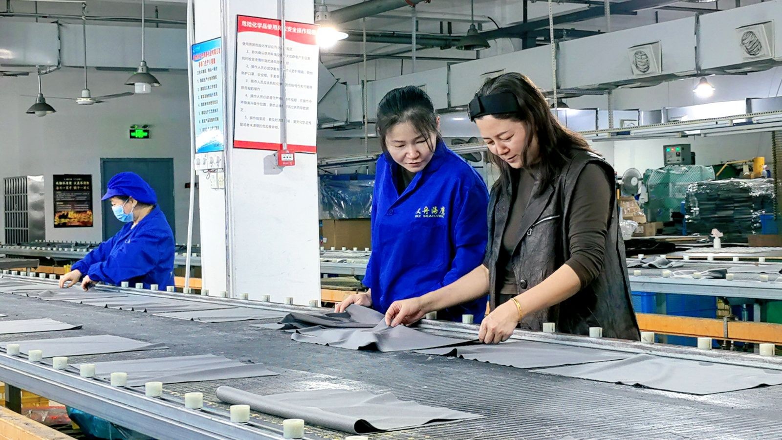 COTV全球直播-温州市文舟商务礼品有限公司专业生产:美容化妆品包、洗漱包、工具包、电器包、酒品包、理发工具，垂钓用具，文教及体育用品，大健康行业，摄影器材，礼品包等产品，欢迎大家光临！