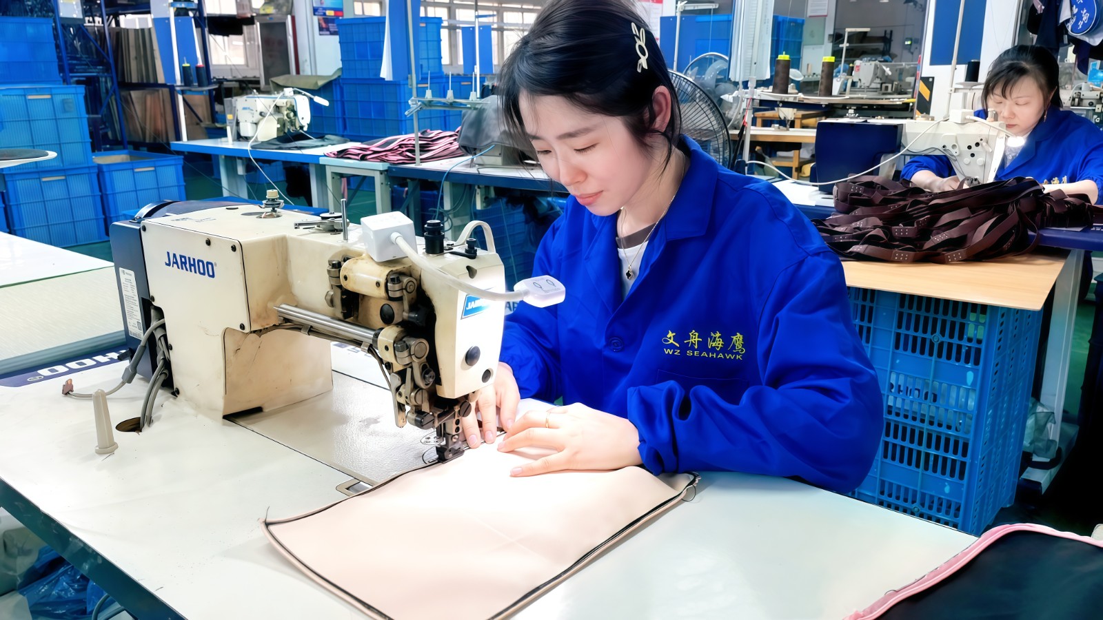 COTV全球直播-温州市文舟商务礼品有限公司专业生产:美容化妆品包、洗漱包、工具包、电器包、酒品包、理发工具，垂钓用具，文教及体育用品，大健康行业，摄影器材，礼品包等产品，欢迎大家光临！