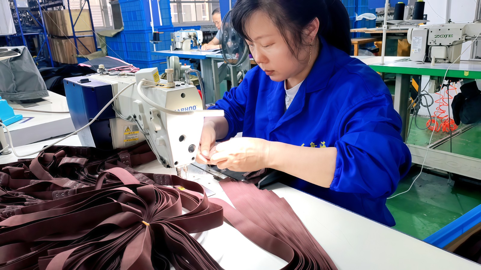 COTV全球直播-温州市文舟商务礼品有限公司专业生产:美容化妆品包、洗漱包、工具包、电器包、酒品包、理发工具，垂钓用具，文教及体育用品，大健康行业，摄影器材，礼品包等产品，欢迎大家光临！