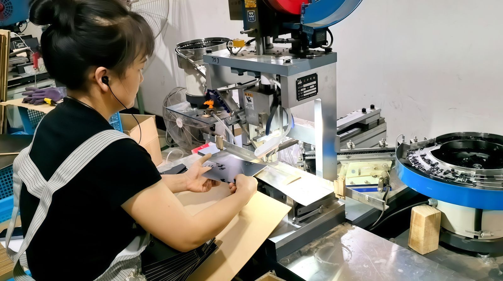 COTV全球直播-义乌市安伟机械科技有限公司、义乌市宏升五金机械商行专业生产相框机械、相框配件;各种压花轮、模具、烫金轮、热转印膜及工艺饰品等产品,源头工厂,欢迎大家光临! COTV全球直播-义乌市安伟机械科技有限公司、义乌市宏升五金机械商行专业生产相框机械、相框配件;各种压花轮、模具、烫金轮、热转印膜及工艺饰品等产品,源头工厂,欢迎大家光临!