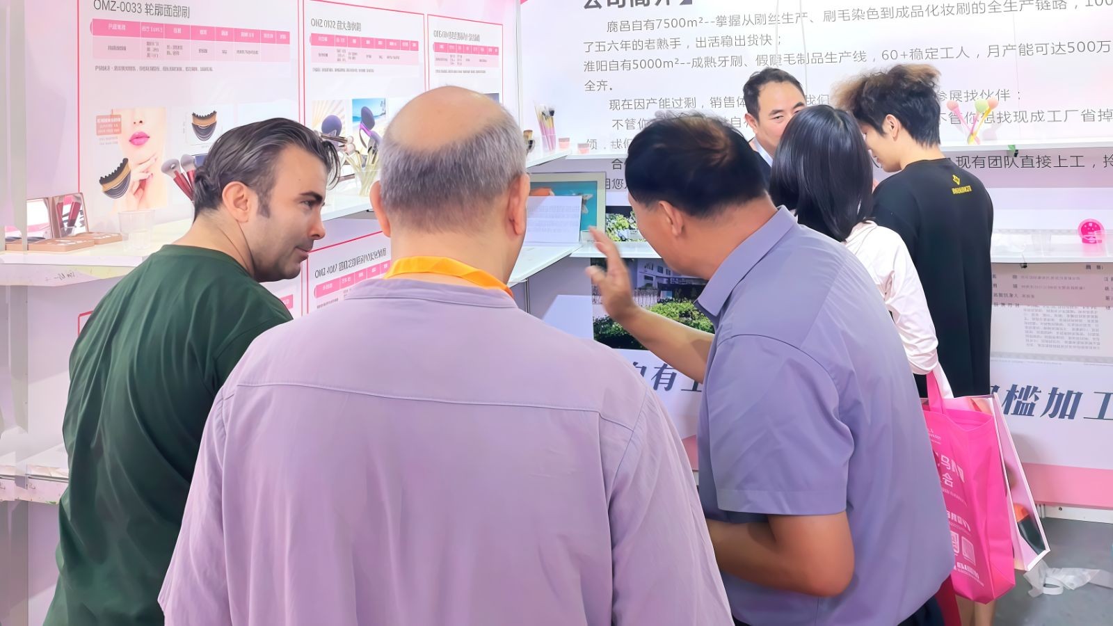 COTV全球直播-鹿邑县欧曼资化妆用具有限公司专业生产各种化妆刷、美妆刷，潮流多款睫毛，成人牙刷、儿童牙刷等产品，源头工厂，欢迎大家光临！