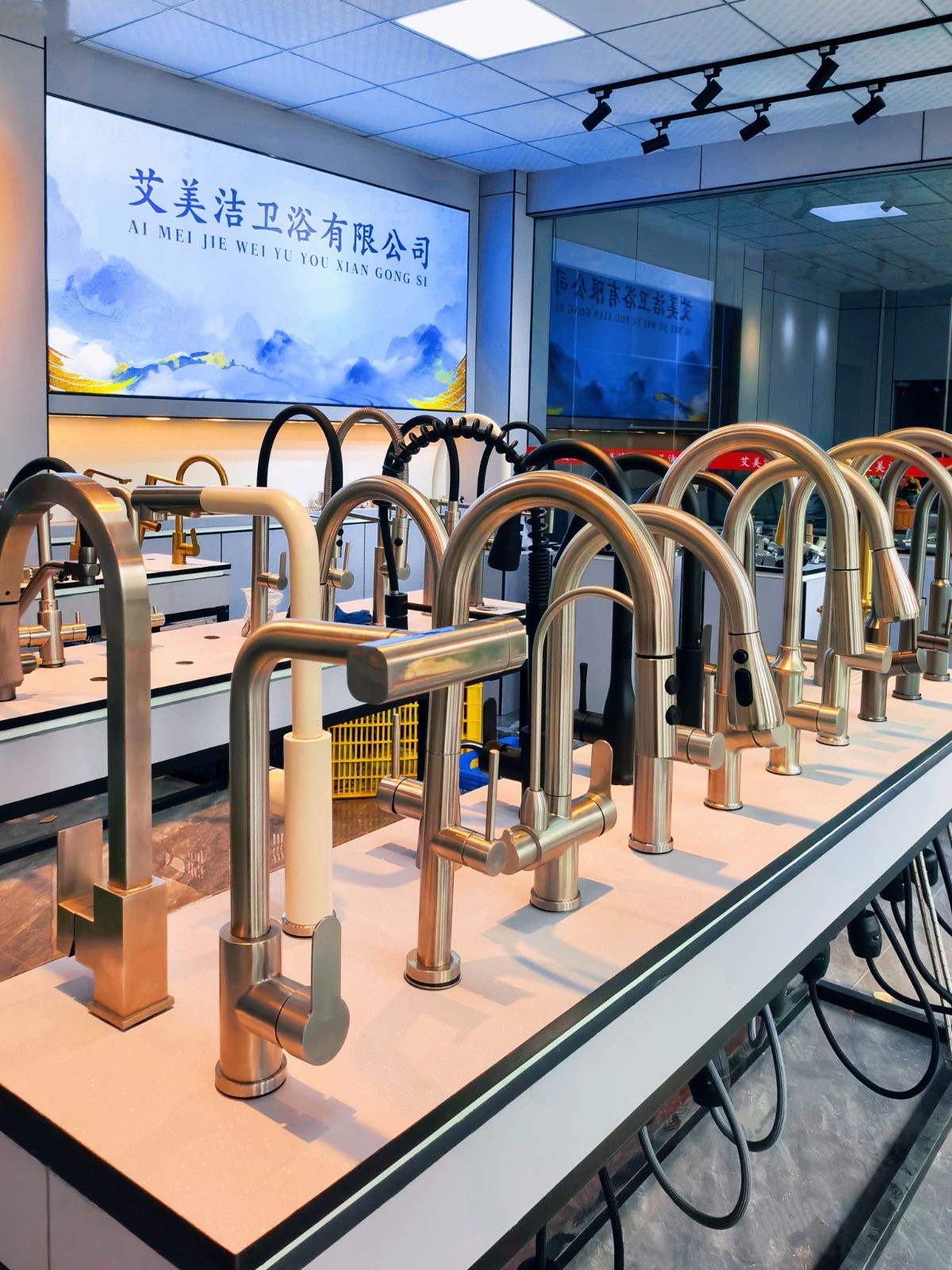 COTV全球直播-开平市艾美洁卫浴有限公司专业生产SUS304不锈钢水龙头、不锈钢花洒、不锈钢浴缸水龙头花洒、厨房面盆龙头、抽拉水龙头、过滤净水龙头以及洗脸盆等系列洁具产品、源头工厂，欢迎大家光临！