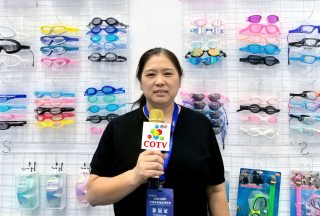 COTV全球直播-金华水浪貂体育用品有限公司专业生产：大框游泳镜、小框游泳镜、潜水三件套、游泳帽套装、游泳帽、潜水套装等体育用品，源头工厂，欢迎大家光临！