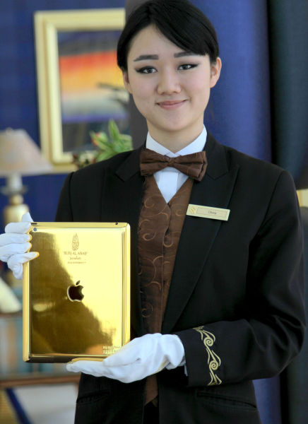 卓美亚帆船酒店为下榻宾客推出专供24K金iPad