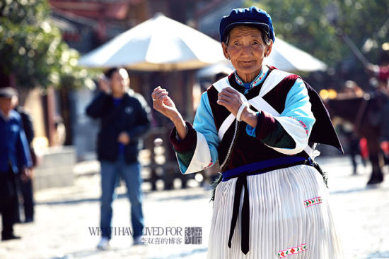 新浪旅游配图：纳西老奶奶 摄影：李双喜