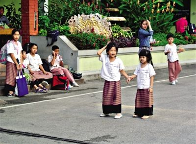 清迈古城的小学生