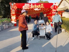 旅游信息网_金鞍纳福，俊马迎春——中华民族博物院里过大年