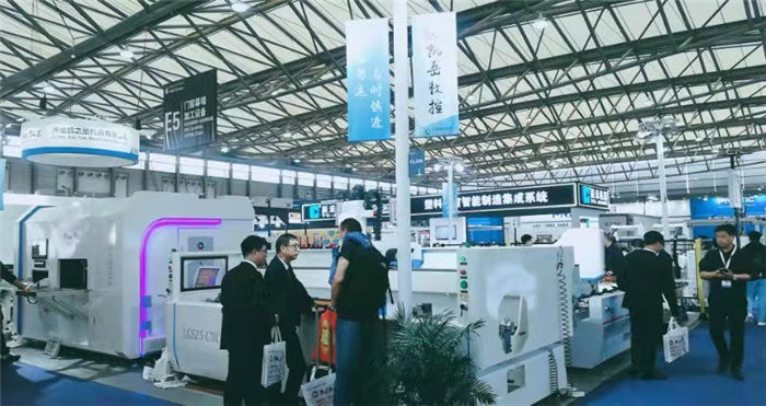 热烈祝贺2019中国国际门窗幕墙博览会在上海新国际博览中心隆重开幕! 热烈祝贺2019中国国际门窗幕墙博览会在上海新国际博览中心隆重开幕!