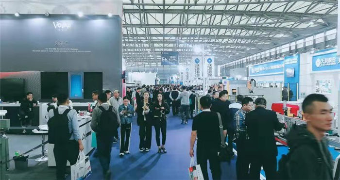 热烈祝贺2019中国国际门窗幕墙博览会在上海新国际博览中心隆重开幕! 热烈祝贺2019中国国际门窗幕墙博览会在上海新国际博览中心隆重开幕!