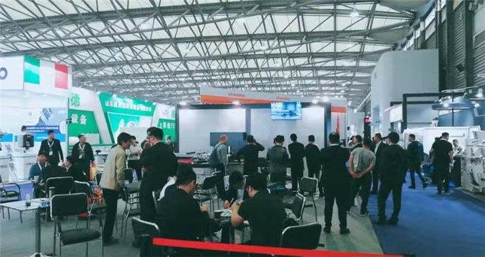 热烈祝贺2019中国国际门窗幕墙博览会在上海新国际博览中心隆重开幕! 热烈祝贺2019中国国际门窗幕墙博览会在上海新国际博览中心隆重开幕!