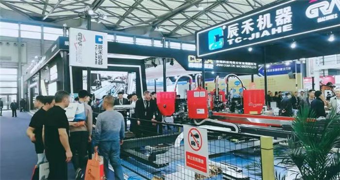 热烈祝贺2019中国国际门窗幕墙博览会在上海新国际博览中心隆重开幕! 热烈祝贺2019中国国际门窗幕墙博览会在上海新国际博览中心隆重开幕!