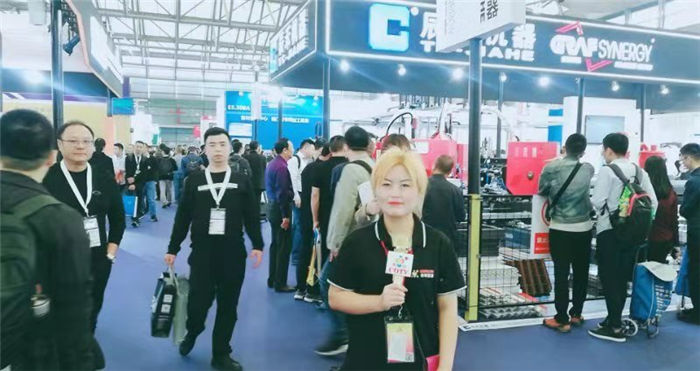 热烈祝贺2019中国国际门窗幕墙博览会在上海新国际博览中心隆重开幕! 热烈祝贺2019中国国际门窗幕墙博览会在上海新国际博览中心隆重开幕!