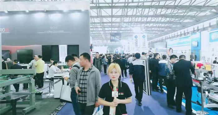热烈祝贺2019中国国际门窗幕墙博览会在上海新国际博览中心隆重开幕! 热烈祝贺2019中国国际门窗幕墙博览会在上海新国际博览中心隆重开幕!