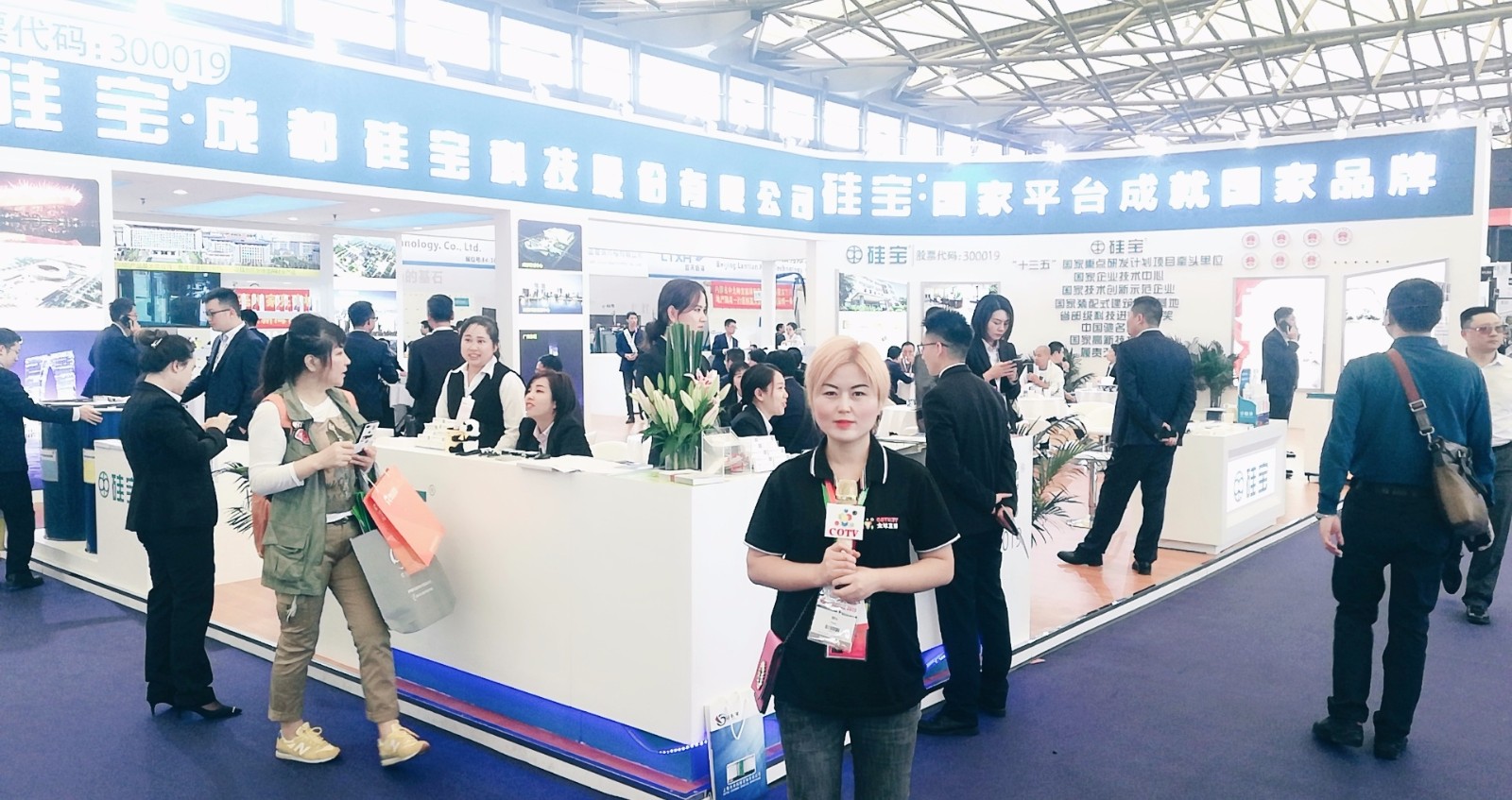 热烈祝贺2019中国国际门窗幕墙博览会在上海新国际博览中心隆重开幕! 热烈祝贺2019中国国际门窗幕墙博览会在上海新国际博览中心隆重开幕!