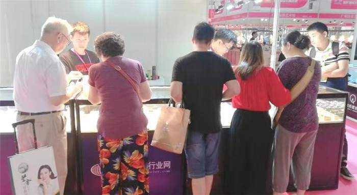 热烈祝贺2019第五届上海国际珠宝首饰展览会在上海新国际博览中心 隆重开幕! 热烈祝贺2019第五届上海国际珠宝首饰展览会在上海新国际博览中心 隆重开幕!