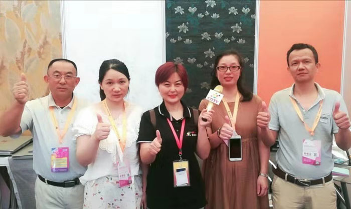 热烈祝贺2019第二十八届中国(上海)国际墙纸、墙布窗帘暨家居软装饰展在上海新国际博览中心隆重开幕! 热烈祝贺2019第二十八届中国(上海)国际墙纸、墙布窗帘暨家居软装饰展在上海新国际博览中心隆重开幕!