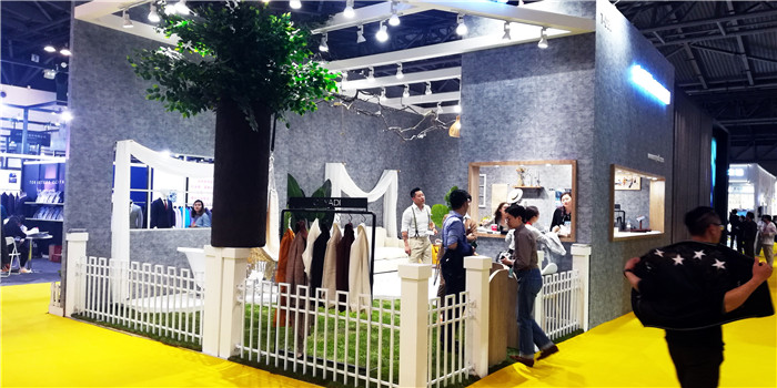 热烈祝贺第七届上海国际校服·园服展览会、第七届上海国际职业装博览会在上海世博展览馆隆重开幕 热烈祝贺第七届上海国际校服·园服展览会、第七届上海国际职业装博览会在上海世博展览馆隆重开幕