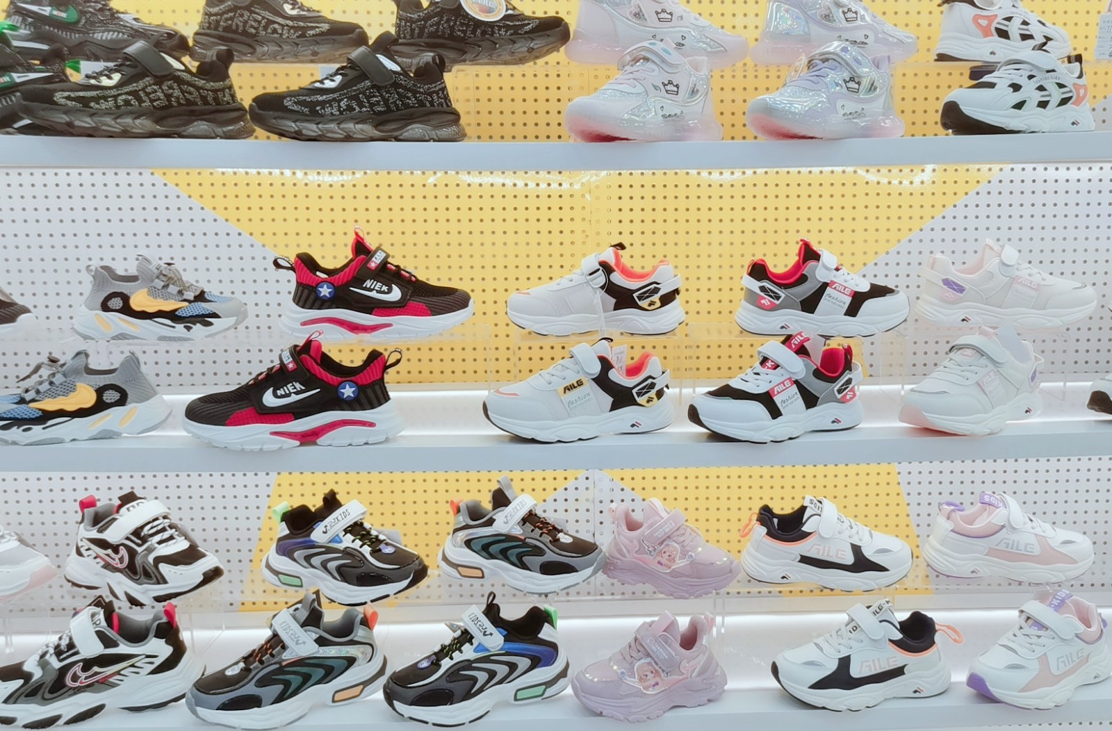 东莞市虎门南国鞋业 东莞市虎门南国鞋业