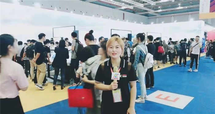 祝贺2019中国国际针纺织面辅料展、中国国际纱线展及中国国际服装服饰展在上海国家会展中心隆重开幕! 祝贺2019中国国际针纺织面辅料展、中国国际纱线展及中国国际服装服饰展在上海国家会展中心隆重开幕!