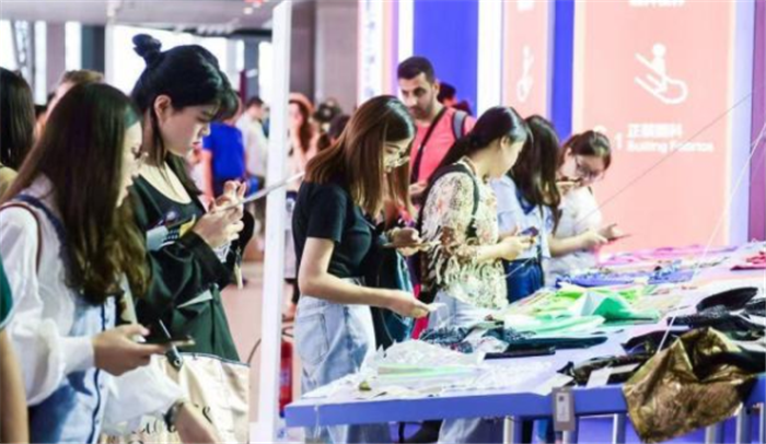 祝贺2019中国国际针纺织面辅料展、中国国际纱线展及中国国际服装服饰展在上海国家会展中心隆重开幕! 祝贺2019中国国际针纺织面辅料展、中国国际纱线展及中国国际服装服饰展在上海国家会展中心隆重开幕!