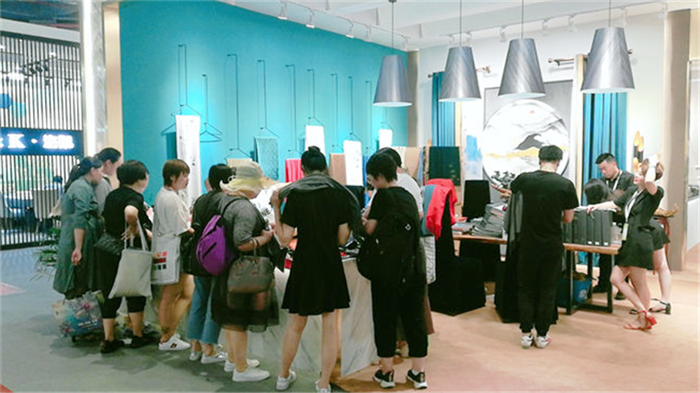 热烈祝贺2019中国国际家用纺织品及辅料(秋冬)博览会在上海国家会展中心隆重开幕! 热烈祝贺2019中国国际家用纺织品及辅料(秋冬)博览会在上海国家会展中心隆重开幕!