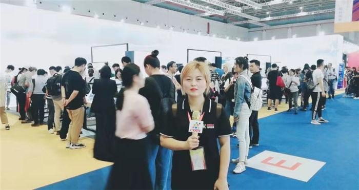 祝贺2019中国国际针纺织面辅料展、中国国际纱线展及中国国际服装服饰展在上海国家会展中心隆重开幕! 祝贺2019中国国际针纺织面辅料展、中国国际纱线展及中国国际服装服饰展在上海国家会展中心隆重开幕!