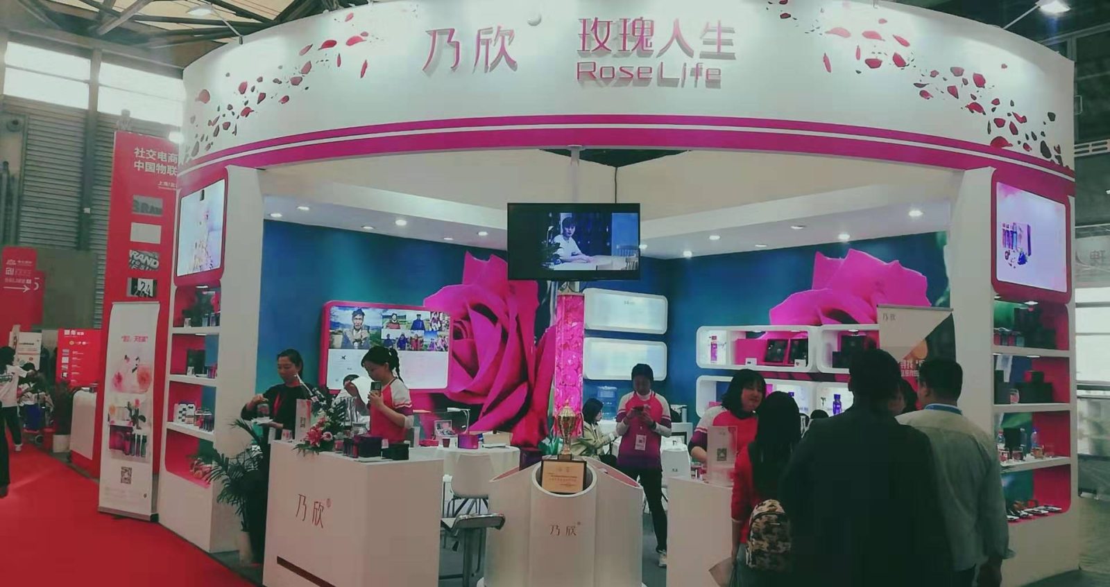 热烈祝贺第二届中国新零售博览会/第九届上微商及社交电商博览会在上海新国际博览中心隆重开幕! 热烈祝贺第二届中国新零售博览会/第九届上微商及社交电商博览会在上海新国际博览中心隆重开幕!