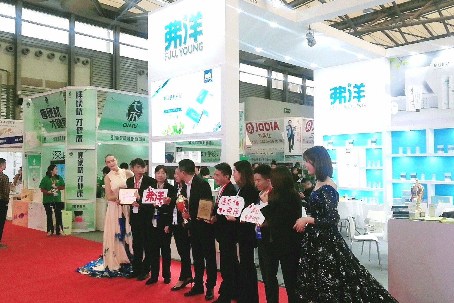 热烈祝贺第二届中国新零售博览会/第九届上微商及社交电商博览会在上海新国际博览中心隆重开幕! 热烈祝贺第二届中国新零售博览会/第九届上微商及社交电商博览会在上海新国际博览中心隆重开幕!