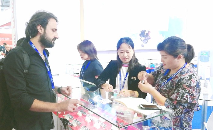 热烈祝贺2019中国国际缝纫设备展在上海新国际博览中心隆重开幕! 热烈祝贺2019中国国际缝纫设备展在上海新国际博览中心隆重开幕!