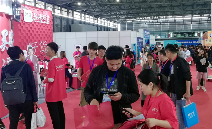 2019第八届中国上海新零售微商博览会于2019年4月20日-4月22日在上海新国际博览中心隆重开幕! 2019第八届中国上海新零售微商博览会于2019年4月20日-4月22日在上海新国际博览中心隆重开幕!