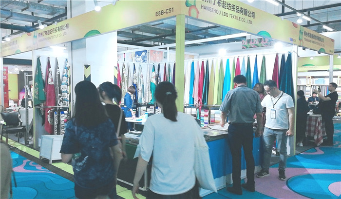 热烈祝贺2019第二十五中国国际家具展览会在上海新国际博览中心隆重开幕! 热烈祝贺2019第二十五中国国际家具展览会在上海新国际博览中心隆重开幕!