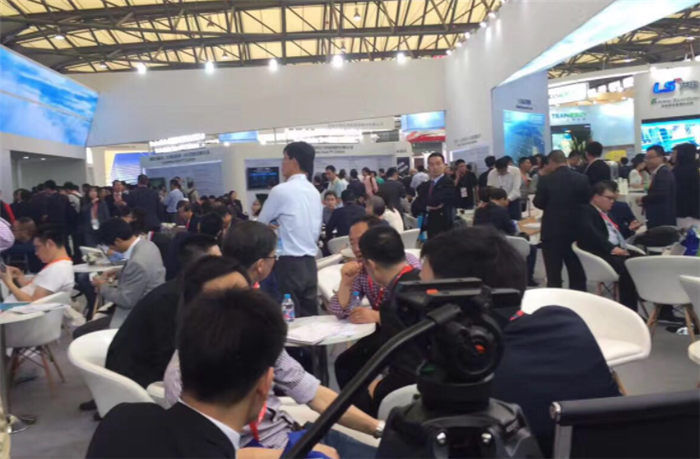 第十三届(2019)国际太阳能光伏与智慧能源(上海)展览会在上海新国际博览中心隆重开幕! 第十三届(2019)国际太阳能光伏与智慧能源(上海)展览会在上海新国际博览中心隆重开幕!