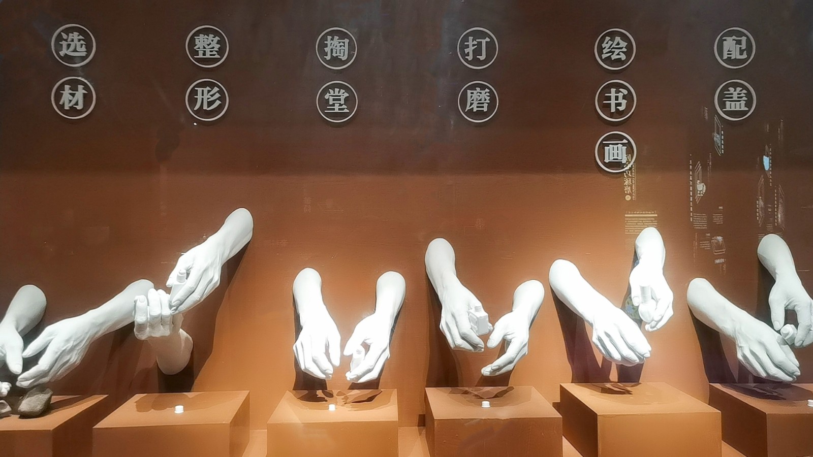 2022中国·浦江第13届水晶玻璃产业博览会于2022年12月2日4日在中国浙江金华浦江水晶小镇隆重开幕！来自各地的相关企业前来参展！COTV全球直播、中网巿场、大号会展现场发布！