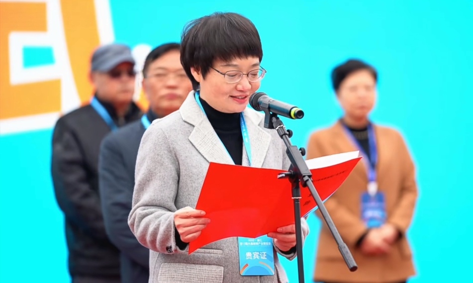 2022中国·浦江第13届水晶玻璃产业博览会于2022年12月2日4日在中国浙江金华浦江水晶小镇隆重开幕！来自各地的相关企业前来参展！COTV全球直播、中网巿场、大号会展现场发布！