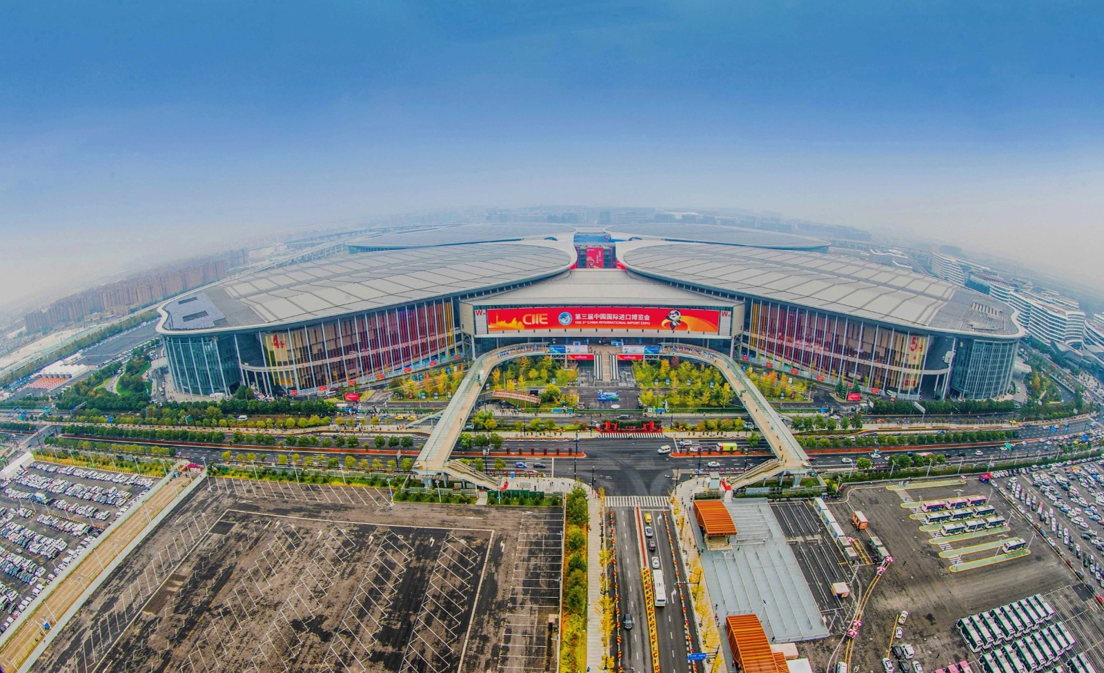 2023中国国际门窗幕墙展／建筑设计／未来房产／第19届中国国际屋面和建筑防水技术展于2023年08月03日-06日在上海国家会展中心盛大开幕！COTV全球直播、中网市场、大号会展现场发布！